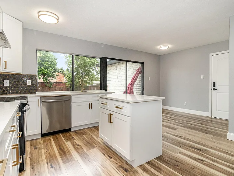 4716 Roberts Dr — Photo 15
