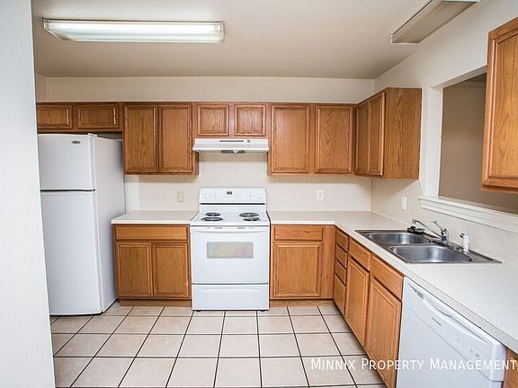 2nd image of 906 N Belmont Ave Unit B