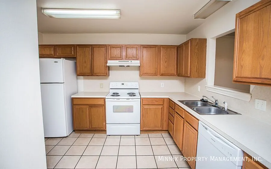 Building Photo - 906 N Belmont Ave #B
