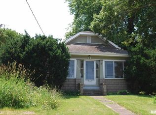 396 E Court St, Farmington, IL 61531