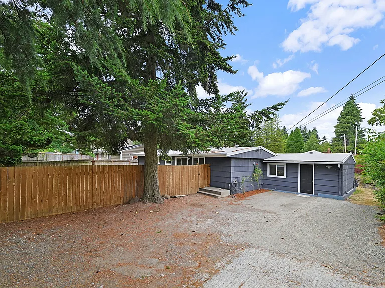 1021 NE 175th St — Photo 38