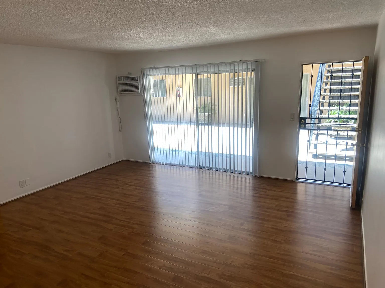 1550 N Harvard Blvd — Photo 4