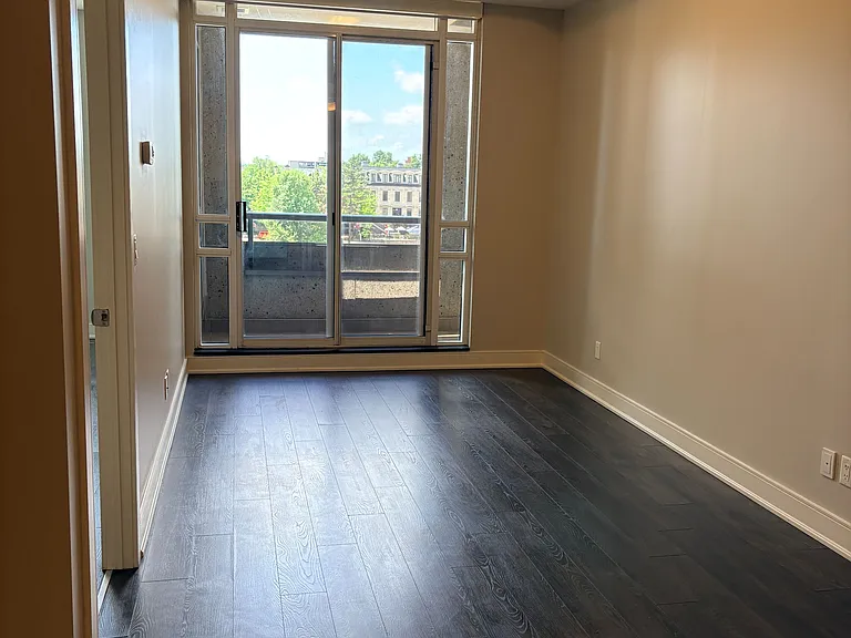 150 Main St W #504 — Photo 22
