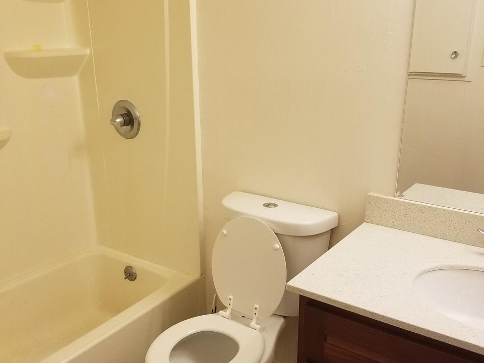 2nd image of 566 Clarinada Ave #4