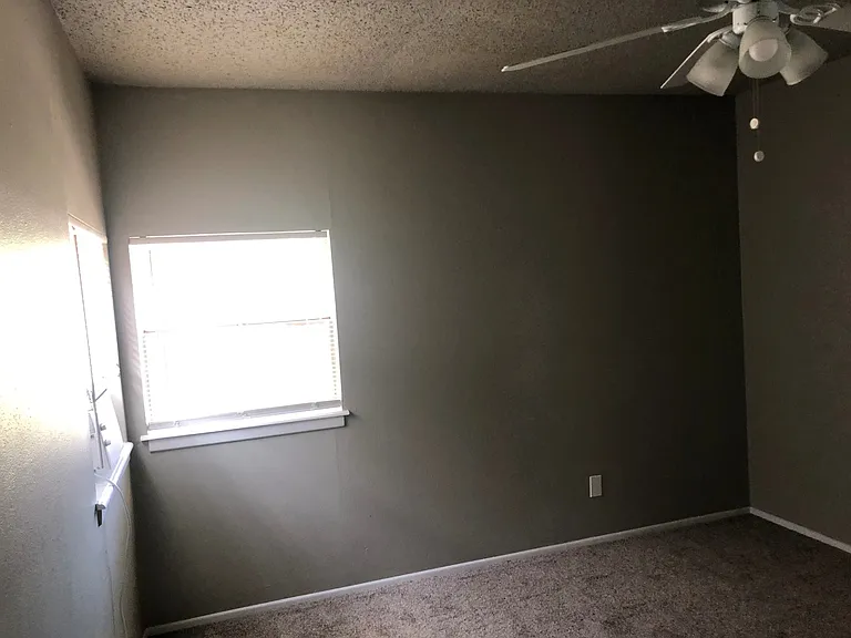 109 N Uvalde Ave — Photo 15
