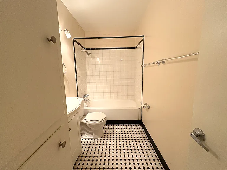 L6 — Photo 28