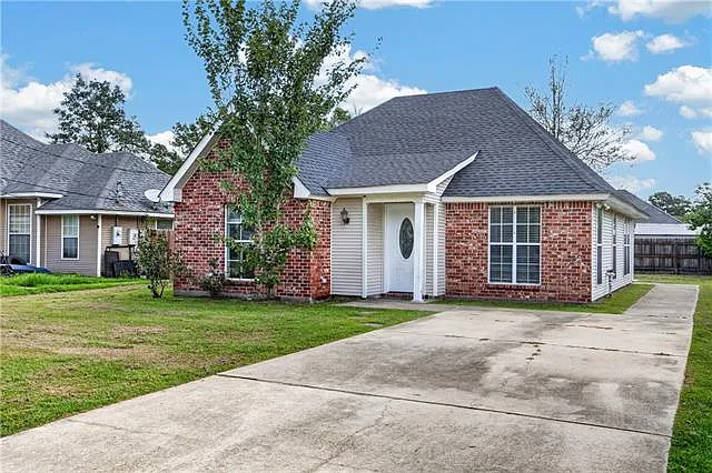 3 bed, 2.0 bath, 1341 sqft, $1,750 — Photo 2