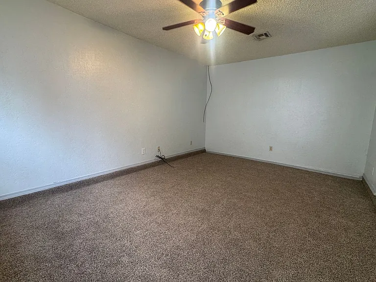 4619 SW I Ave — Photo 4
