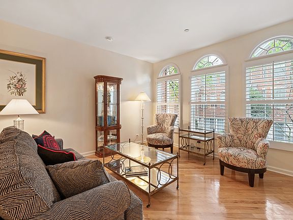 4th image of 722 Prescott Ct #202