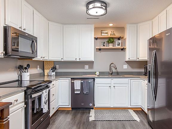 5th image of 2511 Bristol Dr Unit 207