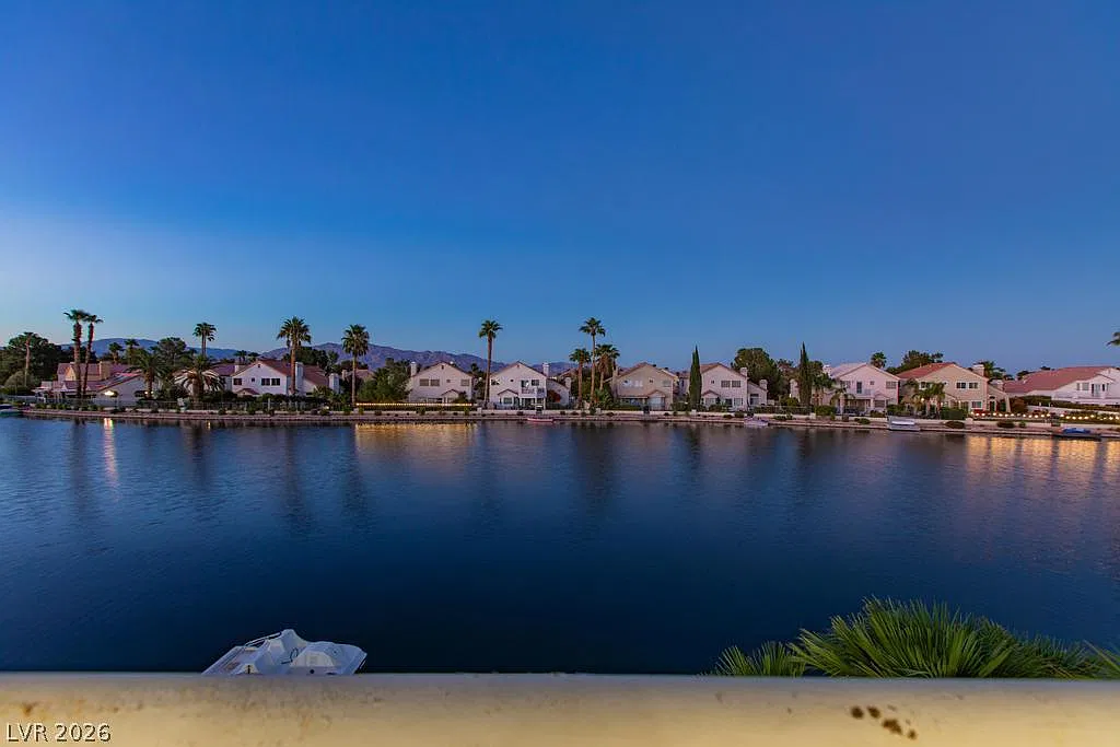 4 bed, 3.5 bath, 3406 sqft, $4,500 — Photo 1