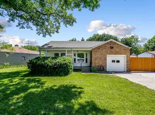 821 Big Bend Rd, Wichita, KS 67218