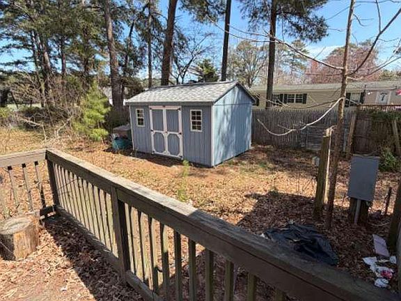 2nd image of 209 N Lake Dr