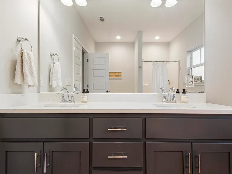 408 Raven Ln — Photo 25