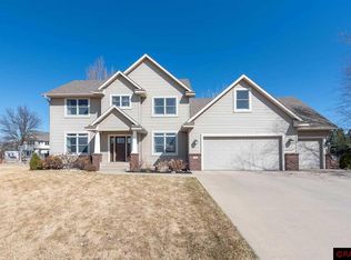 104 Park Pl, Mankato, MN 56001
