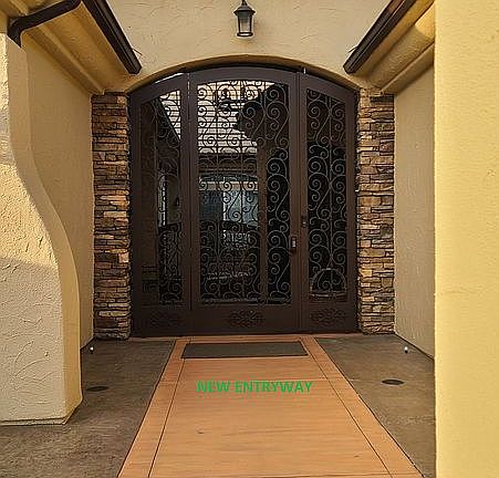 3rd image of 1429 W Almeria Ave