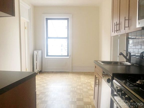 3rd image of 304 W 14th St APT 5B