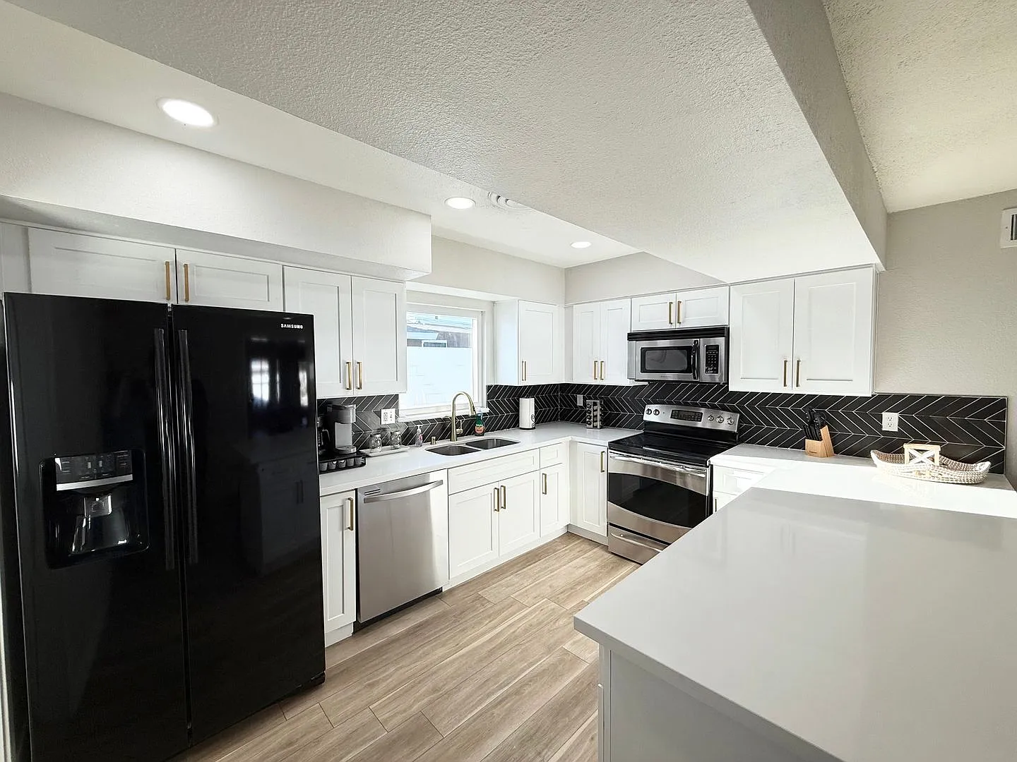 3/BD 2/BA Home Near the Las Vegas Strip No HOA, Pool, & RV Parking! — Photo 3