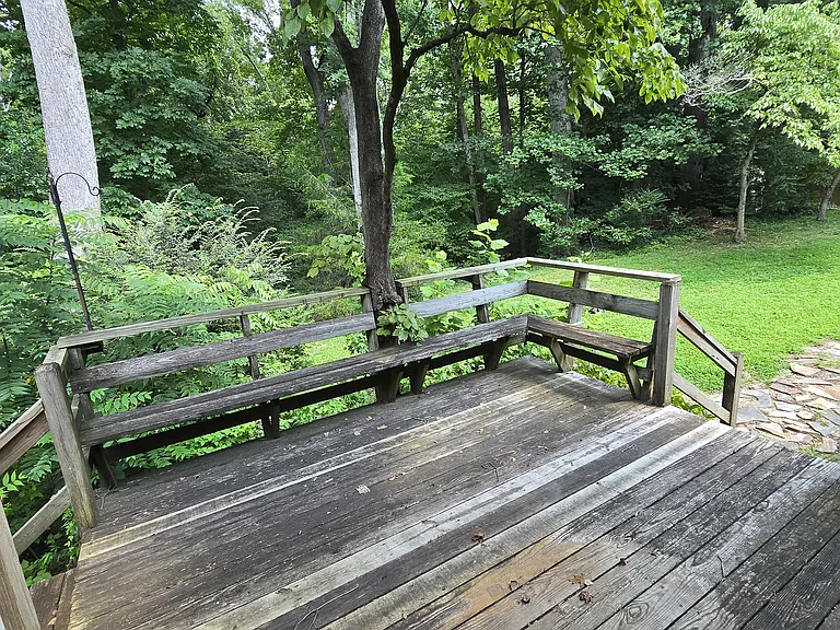 8273 Pond View Dr — Photo 11