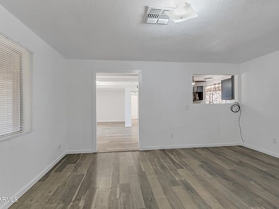 5th image of 4410 N MONTEZUMA Avenue