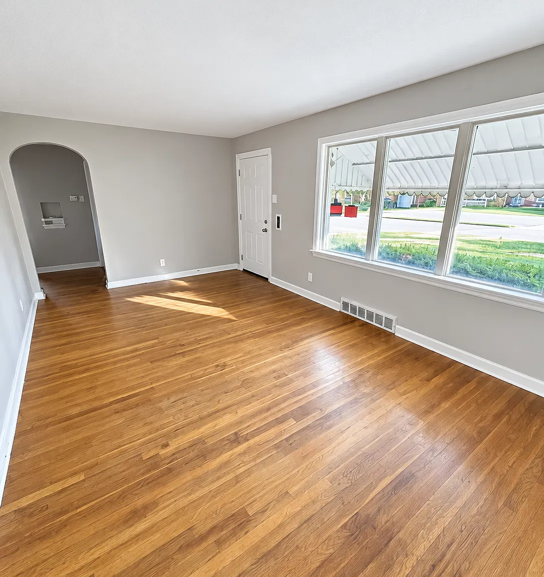 3 bed, 1000 sqft, $1,600 — Photo 2