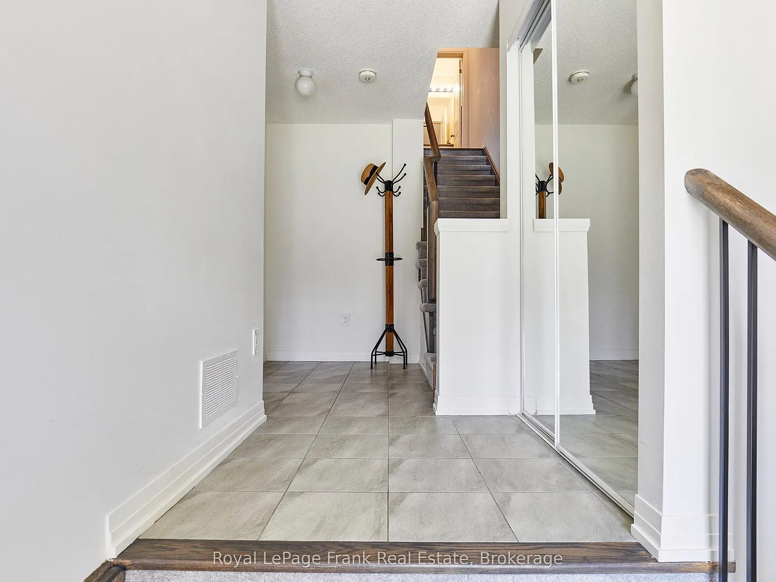 4 bed, $3,000 — Photo 2