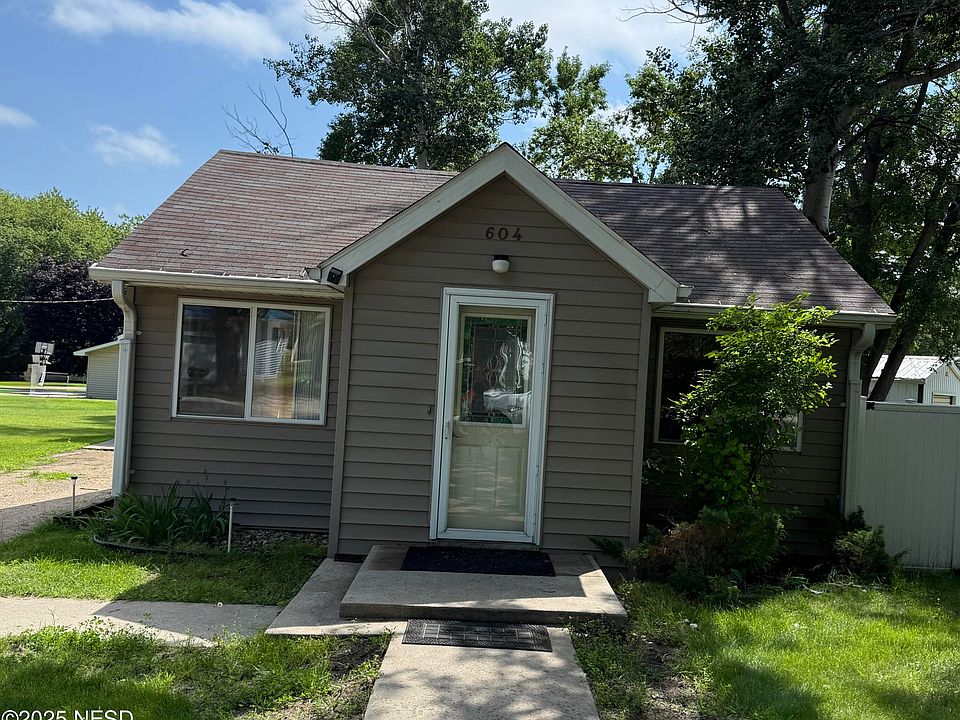 1st image of 604 7th Ave S
