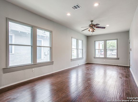 4th image of 318 Halliday Ave