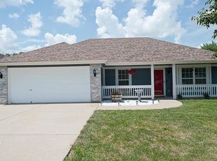 808 Lakeview Dr, Grain Valley, MO 64029