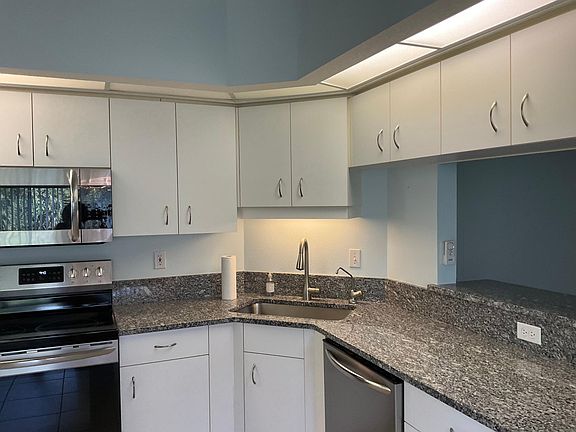 3rd image of 819 Montrose Dr Unit 202