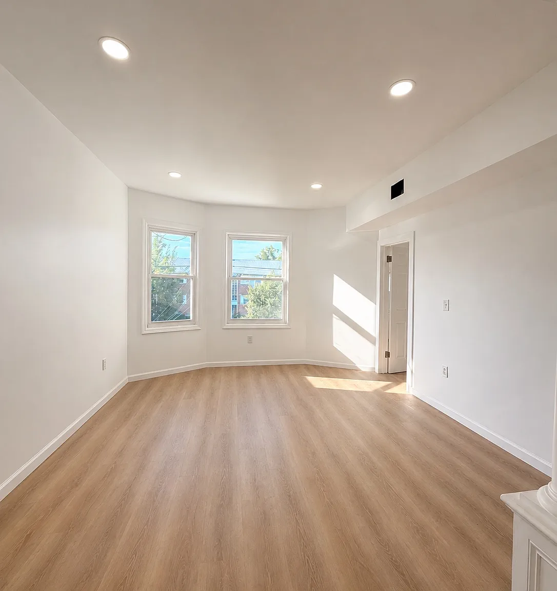 3 bed, $2,700 — Photo 2