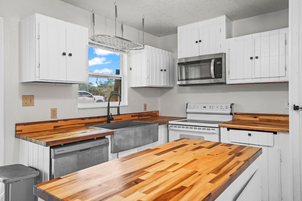 next background image