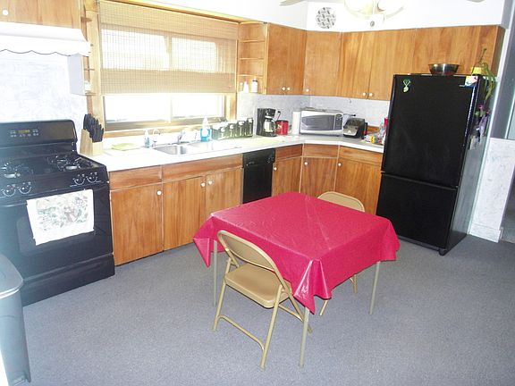 5th image of 375 Catalpa Ave