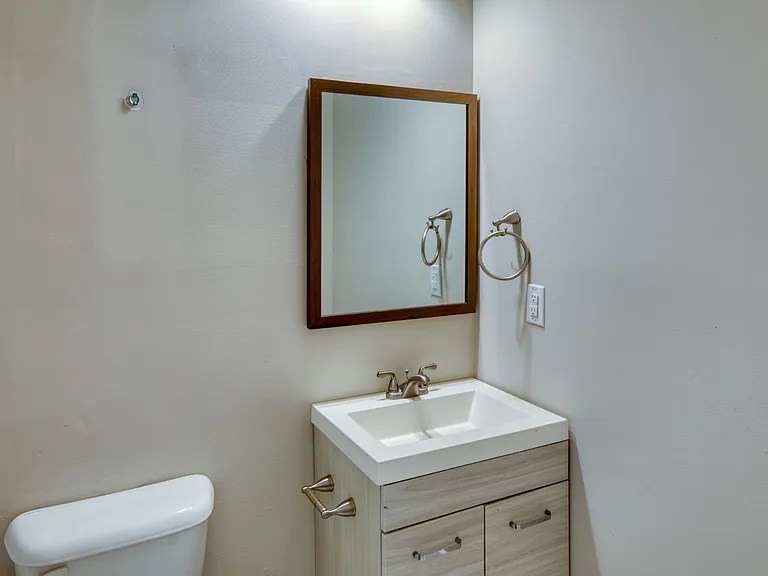 1114 E Anderson St #A — Photo 36