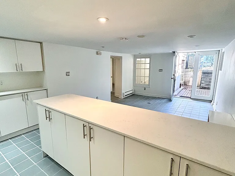 375 Palmerston Blvd #LOWER — Photo 8