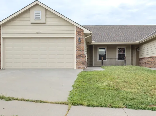 1809 Clover Dr, Junction City, KS 66441