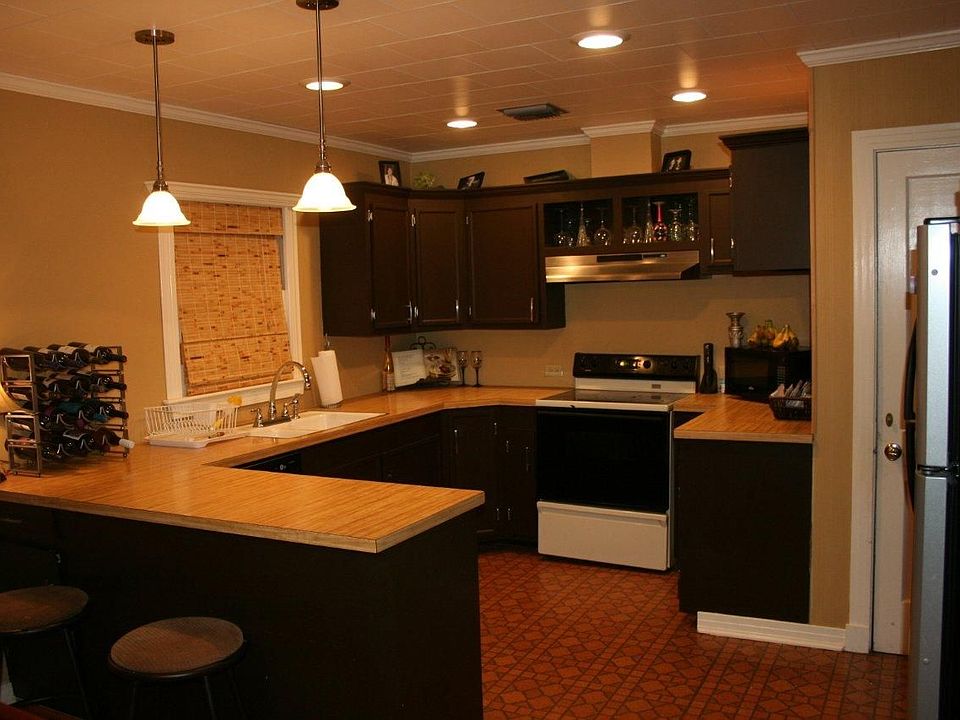 2nd image of 411 8th St
