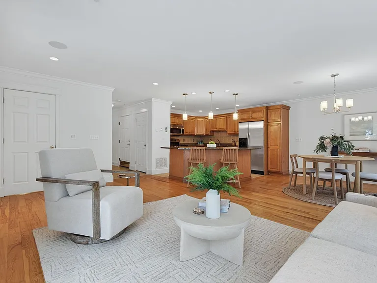 60 Ridge Rd — Photo 3