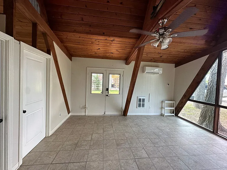 416 E Klein Rd — Photo 8