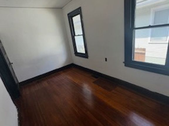 5th image of 637 S Fares Ave