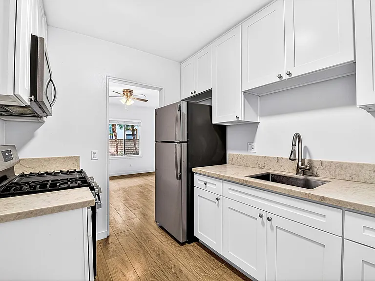 636 Linden Ave — Photo 9
