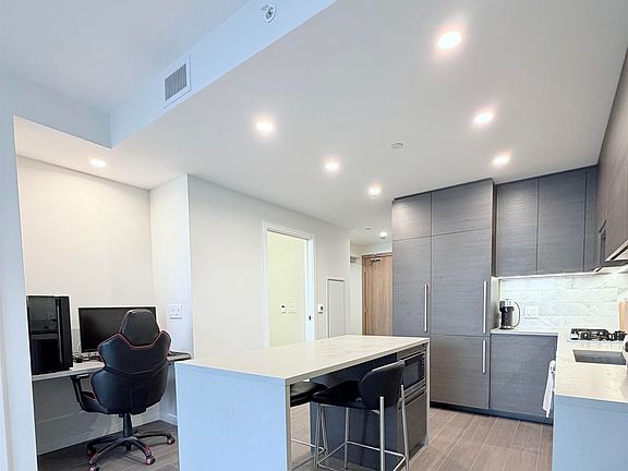 3rd image of 2108 Gilmore Ave #2803