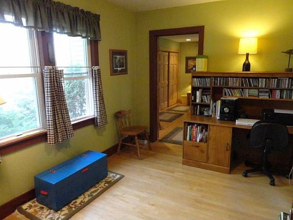 Den, Office
