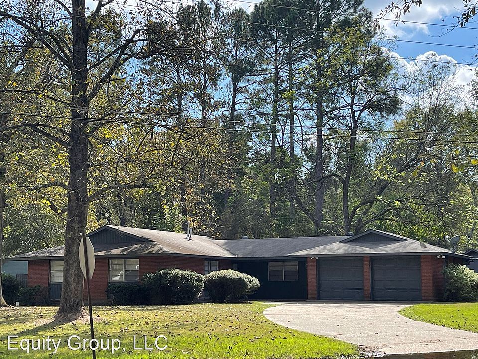 1st image of 3025 Longwood Dr