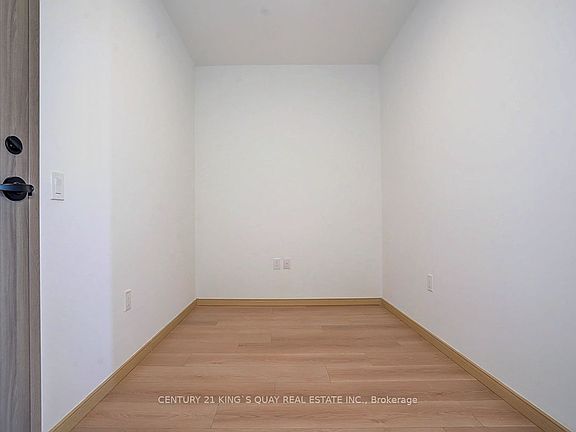 5th image of 3421 Sheppard Ave E #911