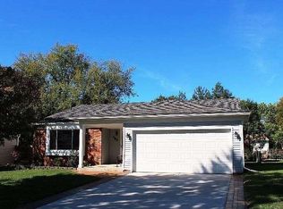 185 Wellington Dr, South Lyon, MI 48178