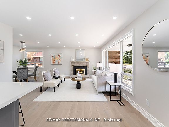 5th image of 718 Royal York Rd