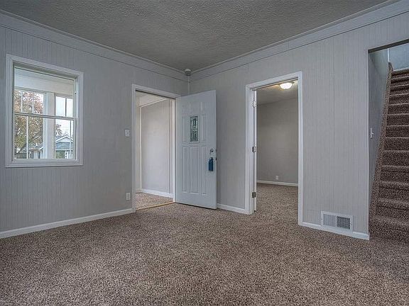 4th image of 821 E 5th St