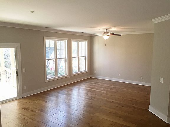 2nd image of 318 NE 43rd St