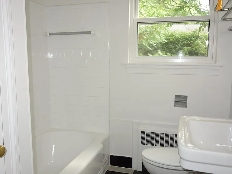 116 Howard Dr — Photo 5